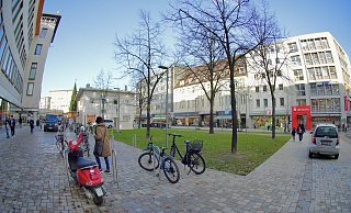 Die Fläche zwischen der Einmündung Körnerstarße und der Pizza Hut soll für eine Mobilitätsstation genutzt werden. - Peter Unger