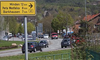 Zwölf Kilometer bis Minden: Die geograhische Entfernung zwischen Kurstadt und Kreisstadt wirkt zuweilen geringer als die politische. - Jörg Stuke