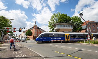 Fahrgäste kritisieren die überfüllten Züge und die mangelhafte Organisation der Nordwestbahn auf der Strecke zwischen Paderborn und Bielefeld. - Niklas Tüns