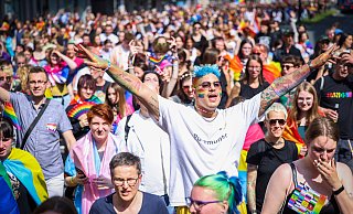 Schriller Demonstrationszug: Tausende werden am Samstag durch die Innenstadt ziehen und Spaß inne Backen haben. Trotz aller Ausgelassenheit ist der CSD ein politisches Statement. - Sarah Jonek