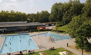 Das Freibad im Rolandsbad schließt am 31. August seine Türen - trotz weiterhin sommerlicher Temperaturen. Am vorletzten Öffnungstag ist es verhältnismäßig ruhig. - Henrike Buschmann