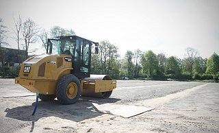 Noch sieht es auf dem alten Rotgrandplatz am Mittelbach nicht nach Rasen aus. Schon bald aber soll Gras über die Baustelle gewachsen sein. Verein, Rasenexperte und Baufirma jedenfalls sind optimistisch. - Felix Eisele