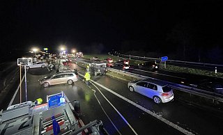 Insgesamt 25 Menschen waren in 14 Fahrezeugen an der Massenkarambolage beteiligt - darunter auch eine Fraus aus dem Kreis Minden-Lübbecke. Sie starb an der Unfallstelle. - Freiwillige Feuerwehr Heiden