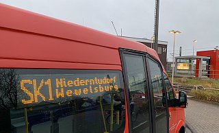 Mit den roten BVO-Bussen gibt es seit Schuljahresbeginn Probleme rund um Büren, Salzkotten und Bad Wünnenberg. - Jens Reddeker