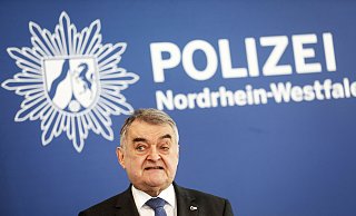 Auch Innenminister Herbert Reul stellt sich in Herford den Fragen der Bürgerinnen und Bürger. - Oliver Berg