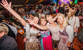 Auf die Bänke, fertig, los. Die Party mit den Almbanditen ist ein schönes Pollhans-Trostpflaster. - Besim Mazhiqi