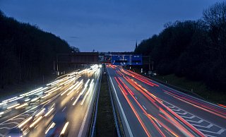 Ein 23-jähriger Langenberger liefert sich eine Verfolgungsfahrt mit der Polizei. - picture alliance / Westend61