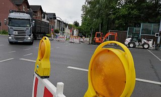 Von der B 64 nach rechts auf die B 239 abzubiegen, ist aktuell wegen der Baustelle nicht möglich. - Burkhard Battran