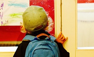Einfach hereinspaziert ist nicht: Aus verschiedenen Gründen dürfen Kinder aktuell häufig erst einmal wieder nicht in die Kita. - Pixabay