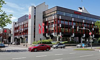 Die Sparkasse zieht aus dem Gebäude an der Straße "Auf der Freiheit" aus. Die Stadt will es gerne kaufen. - Frank-Michael Kiel-Steinkamp