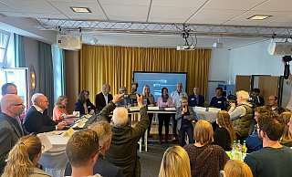 Etliche Interessierte kamen am späten Dienstagnachmittag zu dem Termin ins AWO-Berufskolleg an der Detmolder Straße. - Eike J. Horstmann