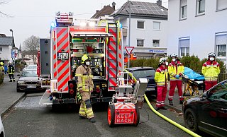 Ob stehend oder fahrend, das Löschfahrzeug nimmt aufgrund der parkenden Autos die verfügbare Fahrbahn auf der Ludwigstraße komplett ein. - (Archivbild) Ralph Meyer