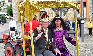 Christian „Cosy“ Coesfeld ist jetzt König der Bergstadt. Ihm zur Seite steht Detlefine „Beppi“ Jelen. - Gunter Held