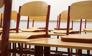 Ob die Schüler Aufgaben bekommen oder ob der Unterricht komplett ausfällt, wird von den Schulen aktuell unterschiedlich gesehen. - Taken / Pixabay