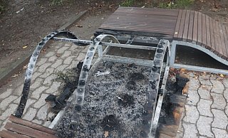 Die Bank wurde erheblich zerstört. - Polizei