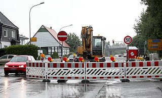 Die Bielefelder Straße ist jetzt stadtauswärts ab Edeka-Food-Service (ehemals Mios-Großmarkt) wegen einer Baustelle gesperrt. - Frank-Michael Kiel-Steinkamp