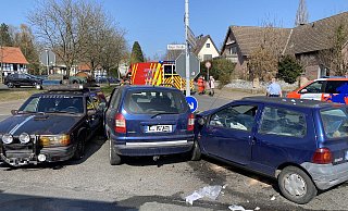 Drei Pkw waren in den Unfall im Einmündungsbereich Alter Postweg/ Häger Straße verwickelt. - Dirk Windmöller