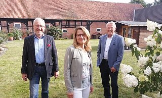 Vor einem Jahr haben Günter Arlt (l.) und Dirk Kamin mit Bianca Weber gemeinsam Wahlkampf für die Freie Wählergemeinschaft (FWG) gemacht. Jetzt sind die beiden Herren uneins. - Marion Pokorra-Brockschmidt