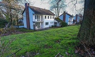 Mit Kamin, Balkon, Garage und Grundstücken in bevorzugter Wohnlage sind die Offiziershäuser im Musikerviertel der gehobene Typ von Gebäuden, die in den 1950er Jahren in etlichen Städten in Westfalen für Soldaten der britischen Rheinarmee gebaut wurden. - Foto: Andreas Zobe/NW