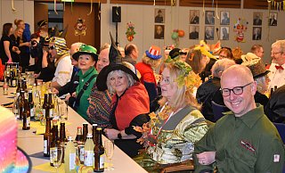 Beim Rosenmontagsempfang im Bad Driburger Rathaus wird geschunkelt. - Stadt Bad Driburg