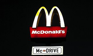Offenbar haben Unbekannte versucht, in die McDonald's-Filiale in Bad Driburg einzubrechen. - PublicDomainImages/Pixabay