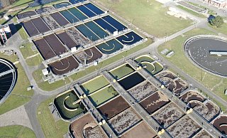 Das Abwasser aus der Stadt Paderborn wird in der Kläranlage gereinigt, bevor es in die Lippe eingeleitet wird. Hier ist die biologische Reinigungsstufe zu sehen. - STEB