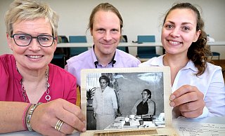 Die städtische Gleichstellungsbeauftragte Inge Trame (v.l.), Stadtarchivarin Julia Kuklik und Dr. Franz Jungbluth, Mitglied der Geschichtswerkstatt, setzen sich dafür ein, dass mehr Straßen nach Frauen benannt werden. - Andreas Frücht