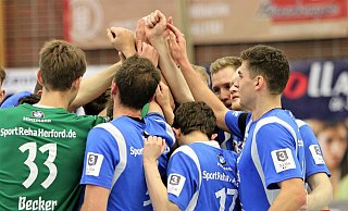 Freude und Erleichterung: Die Spenger haben die letzten sechs Spiele gewonnen, diese Serie kann die Mannschaft mit ins neue Jahr nehmen. - Eva-Lotte Heine