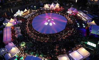 2024 wird die Gourmetmeile auf dem Mindener Simeonsplatz stattfinden. Sie gilt als eine der beliebtesten Veranstaltungen der Bürger und Bürgerinnen. Foto: - Minden Marketing/pr