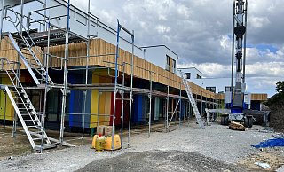 Die Feuerwehr war am Samstag zum einem Bau befindlichen Kindergartengebäude an der Eberhard-Unkraut-Straße ausgerückt. - Thorsten Heß