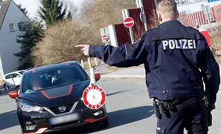 An "Car-Freitag" trifft sich jährlich deutschlandweit die Tuning-Szene. - Roland Weihrauch/dpa