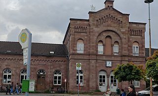 Der Holzmindener Bahnhof wird modernisiert - doch auf dem Weg zur Barrierefreiheit läuft nicht alles glatt. - Svenja Ludwig