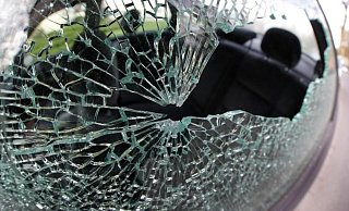 Diebe haben offenbar eine Scheibe eingeschlagen und anschließend einen Mercedes gestohlen. - Symbolfoto: Pixabay