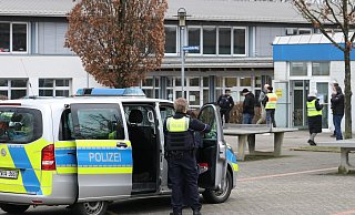 Die Regenbogen-Gesamtschule in Spenge wurde evakuiert. - Claus Frickemeier