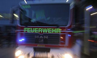 Die Feuerwehr wurde um kurz vor Mitternacht alarmiert. - MT-Archiv