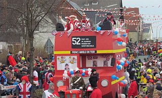 Nach zwei Jahren Pause ziehen die Närrinnen und Narren am Rosenmontag wieder durch Fürstenberg. - FCC