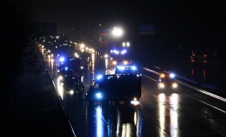 Die Einsatzkräfte waren in den Abendstunden beim Unfall auf der A2 gefordert. - Thorsten Heß