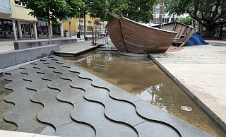 Die Tage des Piratenschiffs auf dem Linnenbauerplatz sind gezählt. - FRANK-MICHAEL KIEL-STEINKAMP