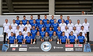 Das bislang letzte Mannschaftsfoto von Arminia Bielefeld aus dem September 2022 wird ein erinnerungswürdiges sein. Denn der personelle Austausch wird so groß sein wie lange nicht - und das weit über die Spieler hinaus. - IMAGO/Nordphoto