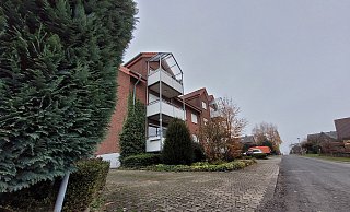 In einem Mehrfamilienhaus in Rödinghausen soll ein Sohn seine Eltern mit einem Hammer attackiert haben. - Florian Weyand