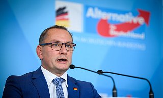 Tino Chrupalla, Vorsitzender der AfD-Bundestagsfraktion, versuchte die Aufregung um die zwei Parteikollegen abzumoderieren. - Bernd von Jutrczenka