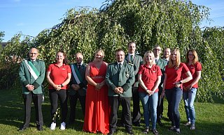 Das Königspaar und der Hofstaat aus Bergheim freuen sich auf das Schützenfest. Foto: Privat - Privat