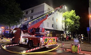 Ein 26-jähriger Bewohner wurde mit der Drehleiter der Feuerwehr gerettet. - Thorsten Heß