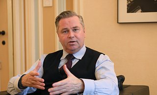 Bürgermeister Tim Kähler hat viele Verpflichtungen, für einige davon erhält er eine Vergütung. - Frank-Michael Kiel-Steinkamp