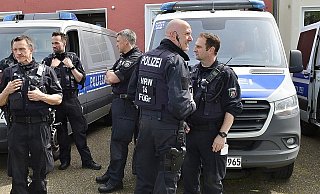 Mit einem Großaufgebot war die Polizei am Wochenende in der Gütersloher Innenstadt vertreten. - Uwe Caspar