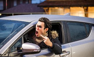 Aggressionen im Straßenverkehr sorgen immer wieder zu absurden Szenen. Diesmal flogen die Fäuste im Streit um eine freie Parklücke. - Symbolfoto: Zoonar.com / Stefano Cavoretto