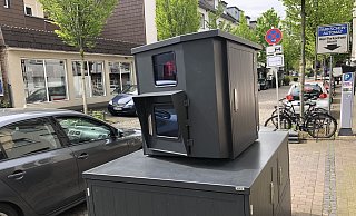 Der neue mobile Blitzer der Stadt Paderborn ist an wechselnden Orten im Einsatz, wie auf diesem Foto aktuell in der Mühlenstraße. - Holger Kosbab Der neue mobile Blitzer der Stadt Paderborn ist an wechselnden Orten im Einsatz, wie auf diesem Foto aktuell in der Mühlenstraße. - Holger Kosbab