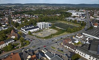 Auf dem alten Hockeyplatz soll das Gesundheitszentrum mit dem klangvollen Namen „Medical City Plaza“ enstehen. Das Parkhaus ist schon in Betrieb. - THORSTEN ULONSKA