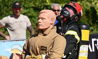 Hart, härter, Feuerwehr: Der Dummy wiegt 85 Kilogramm. - Thomas Kube