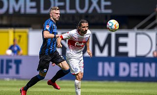 SCP-Stürmer Felix Platte (l.) und Kiels Julian Korb trugen sich beim spektakulären Hinspiel in die Torschützenliste ein. Platte wird nun aber wohl das Rückspiel in Kiel verpassen. - picture alliance/dpa
